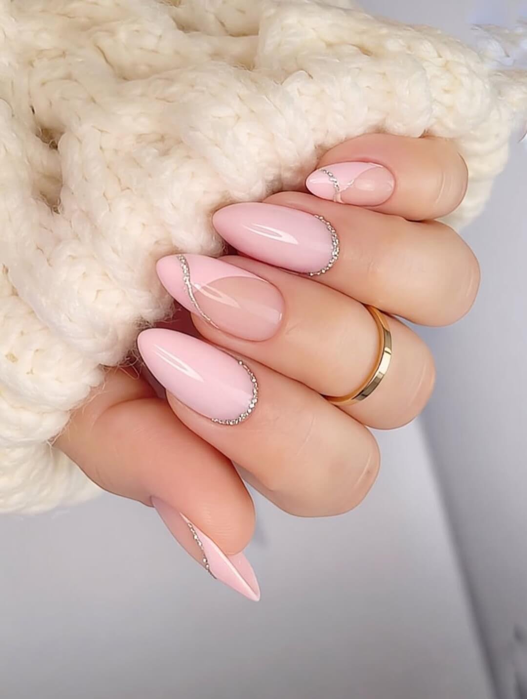 ideas_for_nailart Almond Nails in Soft Pink with a Rhinestone Line Divide Almond Nails in Soft Pink with a Rhinestone Line Divide