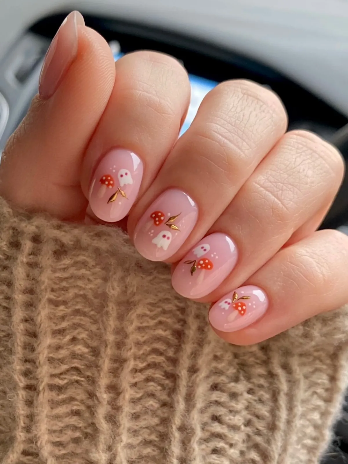 emilia_rose_beauty Cute Halloween Nail Art with Mushrooms and Tiny Ghosts Cute Halloween Nail Art with Ghosts and Pumpkins