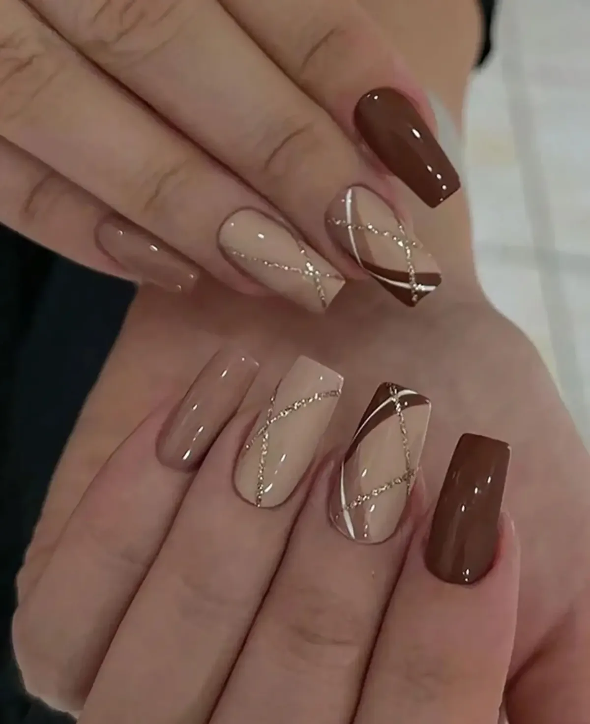 makeup_canvasbeauty Nude Nail Art with Geometric Crisscross Lines Nude Nail Art with Geometric Crisscross Lines