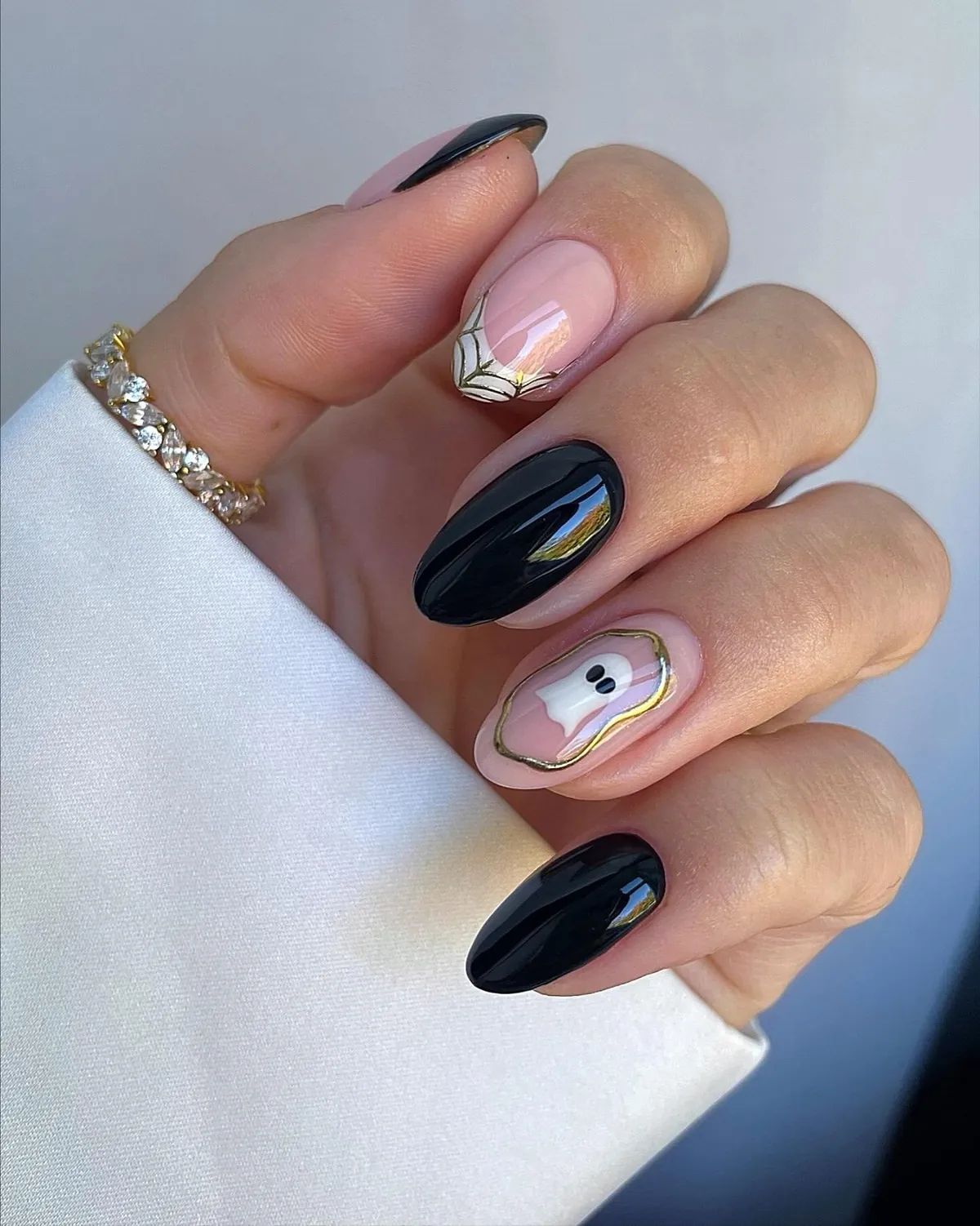 nails.by.iz__ Halloween Nail Art with Gold-Framed Ghost and Web Details Halloween Nail Art with Gold-Framed Ghost and Web Details