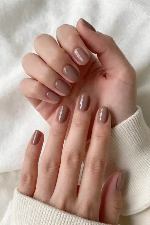 Milky Cocoa Short square nails with glossy milky cocoa polish for late fall nails